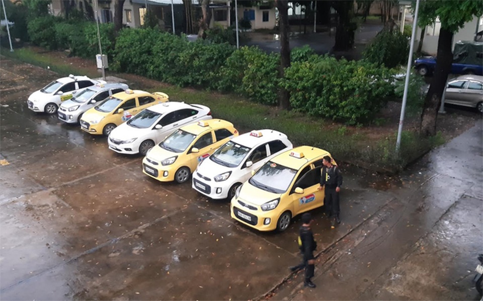 Bắt nhóm tài xế taxi hỗn chiến trước cổng bệnh viện - 3 Bắt nhóm tài xế taxi hỗn chiến trước cổng bệnh viện - 3