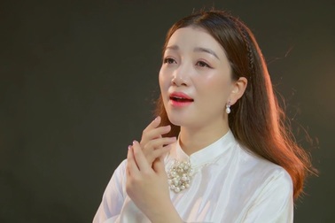 MV "Đôi bờ" do Phạm Thu Hà thể hiện