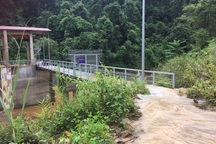 Đang nỗ lực “giải cứu” thủy điện bị ngập trong nước