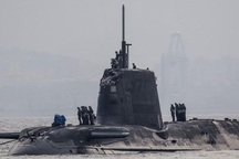 Tàu ngầm hạt nhân Anh vỡ tháp chỉ huy do va chạm với tàu thương mại