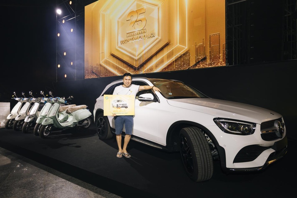 Trúng thưởng Mercedes, Honda CRV trong sự kiện 25 năm thành lập Van Phuc Group - 3 Trúng thưởng Mercedes, Honda CRV trong sự kiện 25 năm thành lập Van Phuc Group - 3