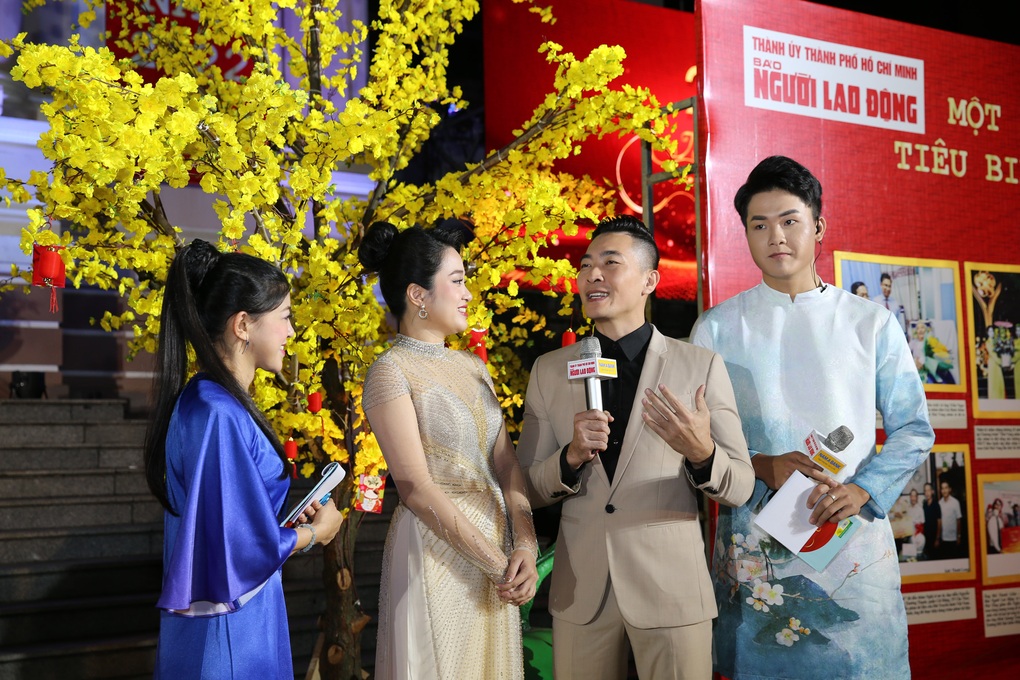 Minh Hằng mặc xuyên thấu, NSND Thu Hà khoe vai trần trên thảm đỏ Mai Vàng - 6