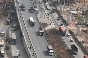 TPHCM thử cho ô tô đi ngược chiều trên cầu Tân Vạn để giảm kẹt xe