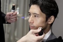 Nghề trang điểm tại Nhật Bản "ăn nên làm ra" nhờ khách nam