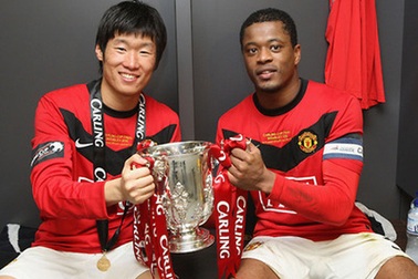 Sao MU “tháp tùng” Park Ji Sung đến Việt Nam