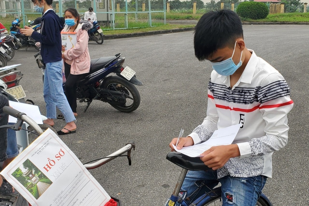 Chấp nhận làm công nhân rồi đi học nghề, lựa chọn của nhiều bạn trẻ - 1
