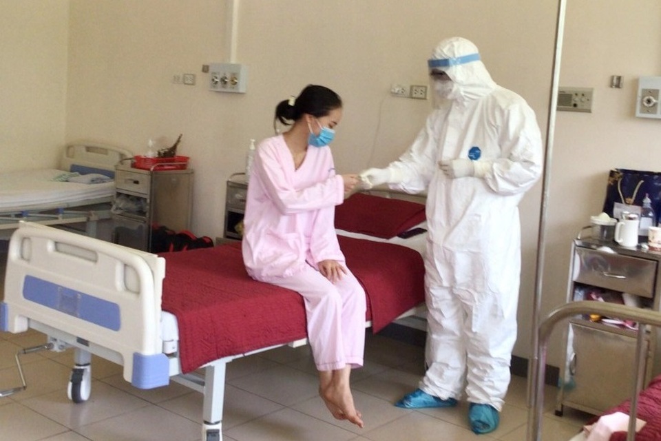 Nữ nhân viên thẩm mỹ mắc Covid-19 xuất viện: Em biết ơn bác sĩ vô cùng - 2 Nữ nhân viên thẩm mỹ mắc Covid-19 xuất viện: Em biết ơn bác sĩ vô cùng - 2