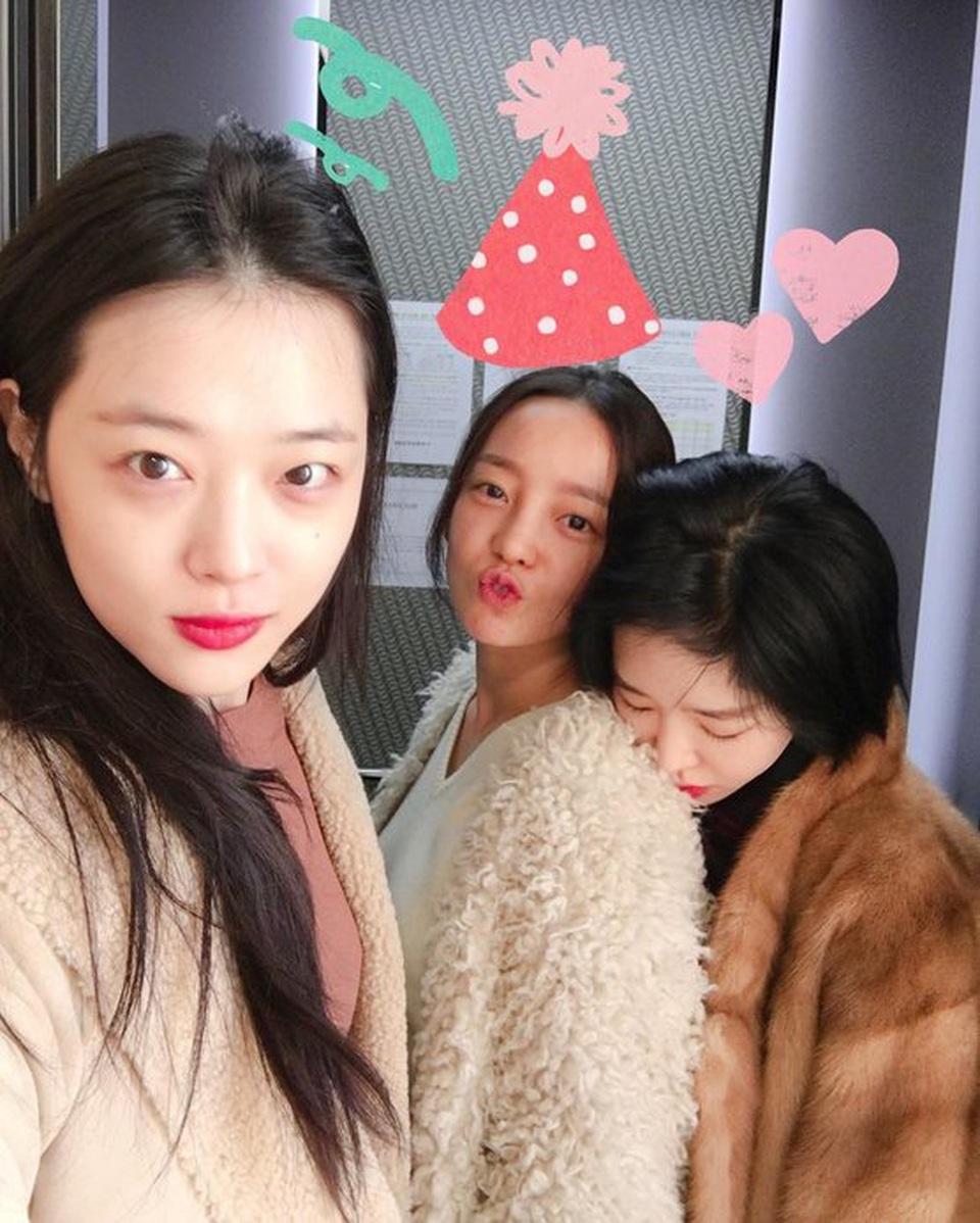 Xót xa xem lại loạt ảnh của hai thiên thần Sulli và Goo Hara lúc sinh thời - 11 Xót xa xem lại loạt ảnh của hai thiên thần Sulli và Goo Hara lúc sinh thời - 11