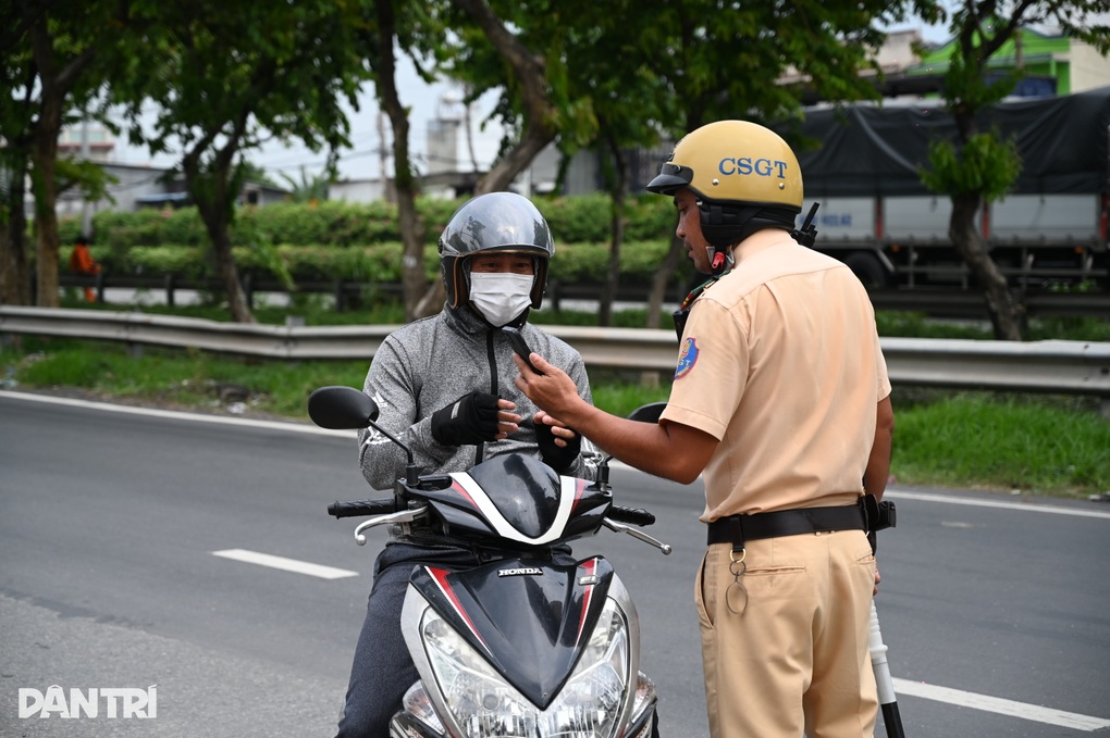 Bị bắn tốc độ ở TPHCM, thanh niên phân trần em ở quê mới lên - 2