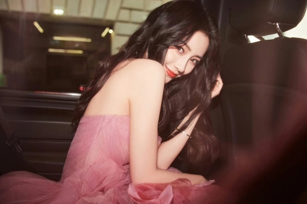 Angelababy mất vị thế con cưng, không còn cơ hội trở lại làng giải trí? - 2 Angelababy mất vị thế con cưng, không còn cơ hội trở lại làng giải trí? - 2