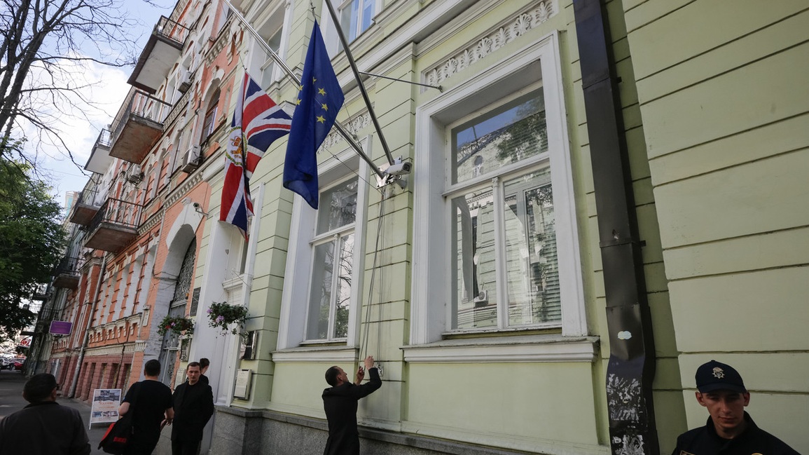 Phương Tây rút nhà ngoại giao khỏi Ukraine giữa lúc căng như dây đàn - 1 Phương Tây rút nhà ngoại giao khỏi Ukraine giữa lúc căng như dây đàn - 1