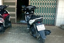 Lãnh đạo huyện "đua nhau" đi xe máy biển “độc”