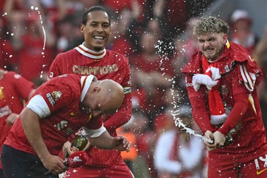 Đè bẹp Tottenham, Liverpool vô địch Premier League sớm 4 vòng