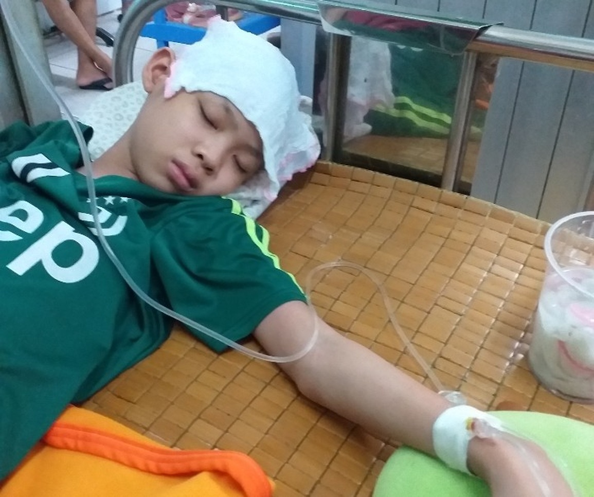 Thương cậu bé mồ côi 14 tuổi chỉ nặng 28kg vì khối u khủng ăn hết bên đùi - 6 Thương cậu bé mồ côi 14 tuổi chỉ nặng 28kg vì khối u khủng ăn hết bên đùi - 6