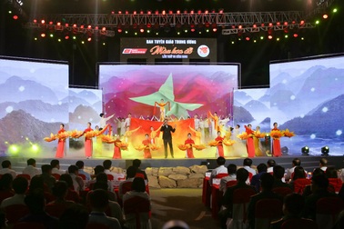 Chương trình màu hoa đỏ tri ân các anh hùng bất tử