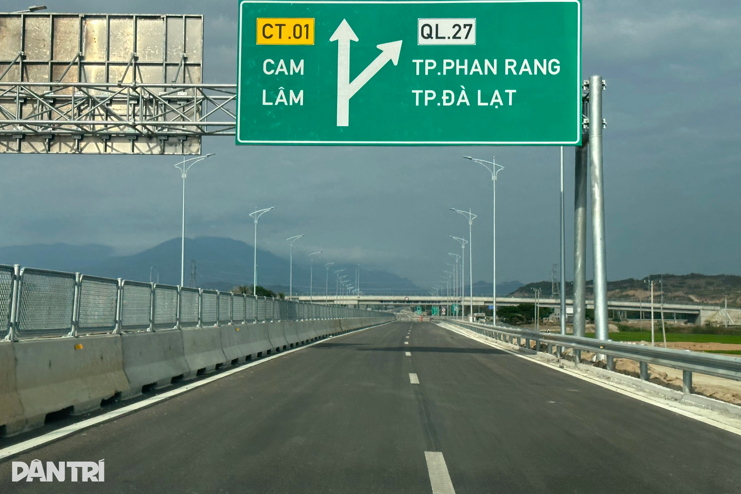 ធ្វើការកាត់ Tet នៅផ្លូវរូងភ្នំ Vung ផ្លូវ Cam Lam - Vinh Hao Expressway ប្តេជ្ញាបញ្ចប់ឆាប់ - 12 Làm xuyên Tết ở hầm núi Vung, cao tốc Cam Lâm - Vĩnh Hảo quyết về đích sớm - 12