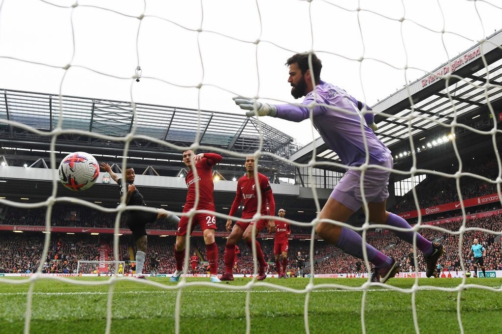 Dẫn trước 2 bàn, Arsenal vất vả cầm hòa Liverpool - 4 Dẫn trước 2 bàn, Arsenal vất vả cầm hòa Liverpool - 4