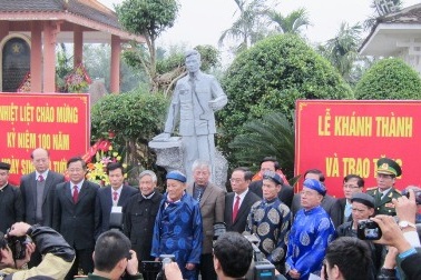 Huế: Tiếp nhận 4 bức tượng Đại tướng Nguyễn Chí Thanh