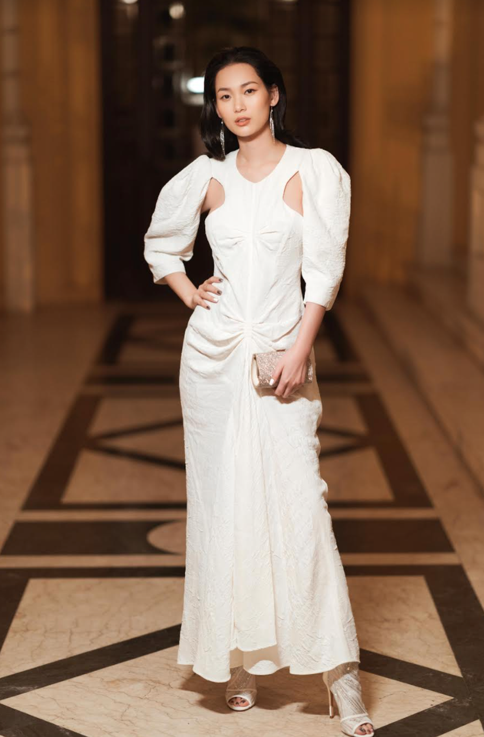 Tống Diệu Hằng gây ấn tượng với tóc xoăn cá tính - 4