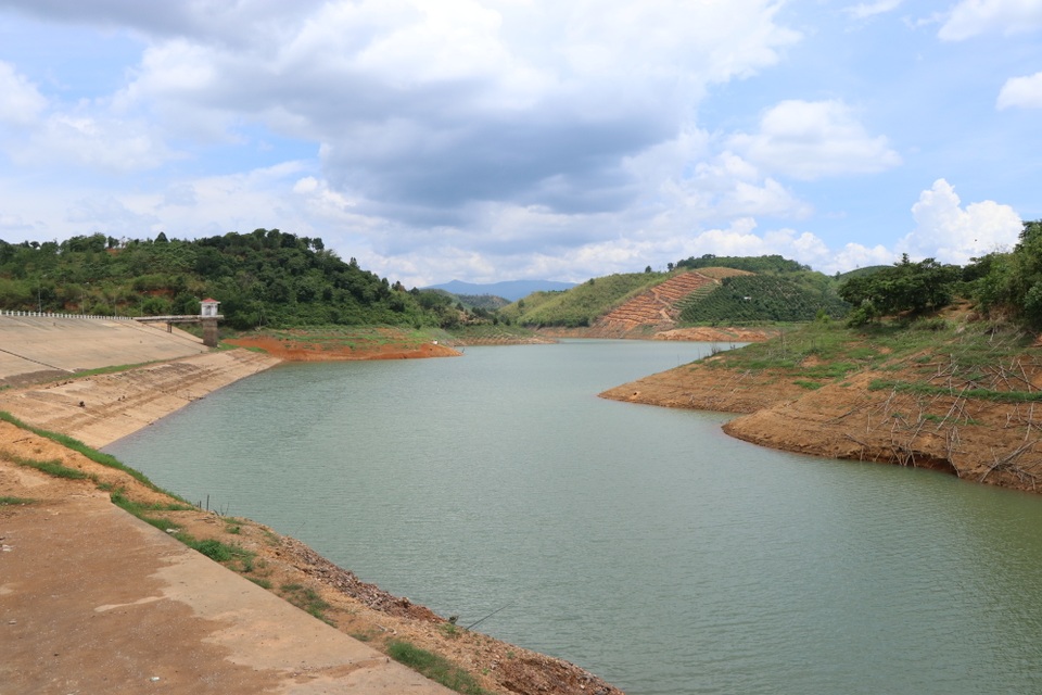 Nhận “nhầm” tiền đền bù, nhiều hộ dân quyết không trả lại - 1