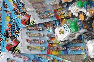Đồ chơi trẻ em nguồn gốc Trung Quốc nhập lậu... “nóng” vùng biên!