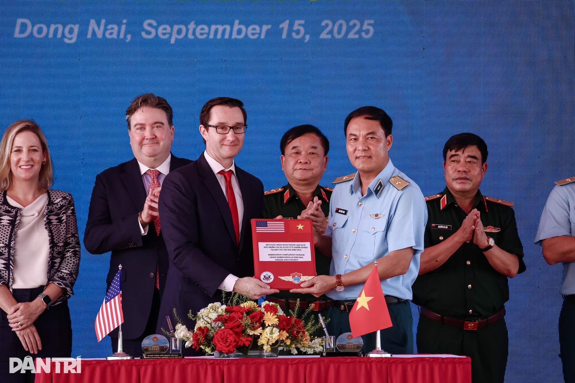 Đại sứ Mỹ Marc Knapper dự lễ bàn giao đất sạch dioxin tại sân bay Biên Hòa - 4