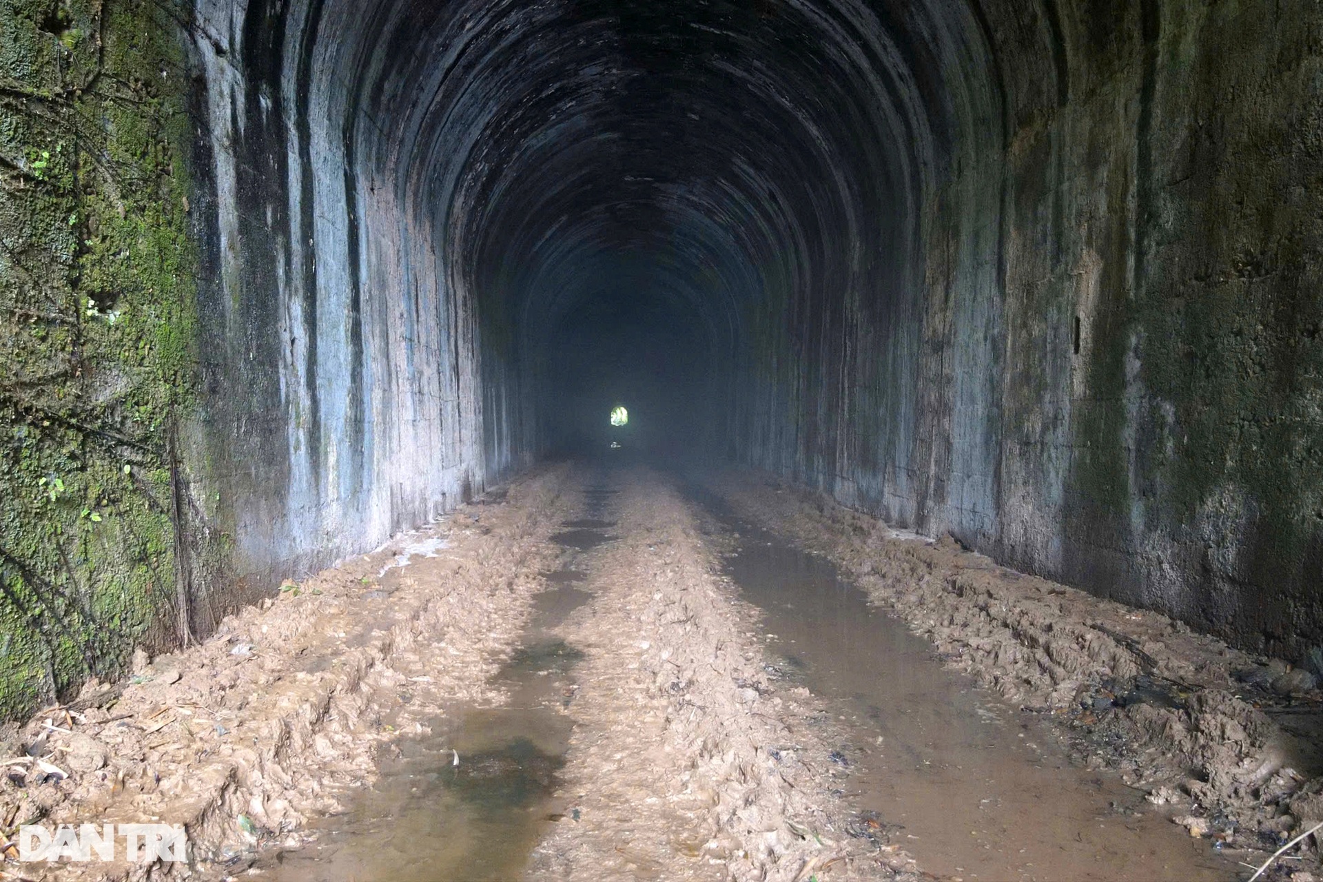 Khám phá không trung thiết lộ dài 65km nối Việt - Lào ở thế kỷ XX - 10 Khám phá không trung thiết lộ dài 65km nối Việt - Lào ở thế kỷ XX - 10