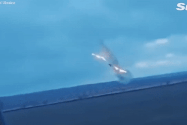 Trúng hỏa lực từ vũ khí tự chế của Ukraine, trực thăng Nga bốc cháy dữ dội