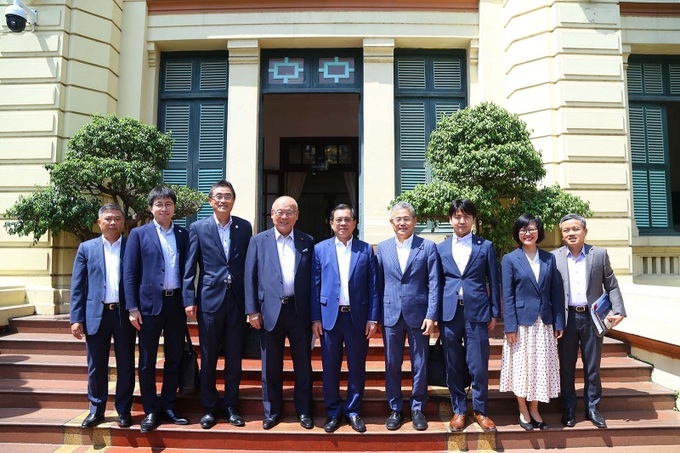 Các đại biểu chụp ảnh lưu niệm