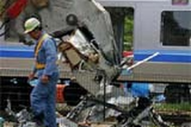 Hơn 100 người chết trong vụ tai nạn tàu cao tốc Nhật Bản