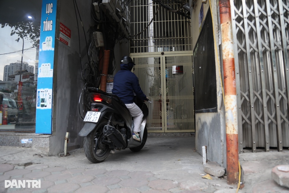 Bỏ rào chắn ở ngõ Hà Nội: Người đi đường mừng, dân trong ngõ khổ vì ồn ào - 5 Bỏ rào chắn ở ngõ Hà Nội: Người đi đường mừng, dân trong ngõ khổ vì ồn ào - 5