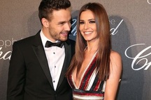 Thành viên nhóm One Direction đánh ghen vì “máy bay bà già”