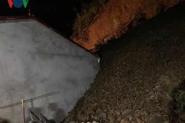 Hai chị em bị đất đá vùi lấp tử vong khi đang ngủ ở nhà ông ngoại