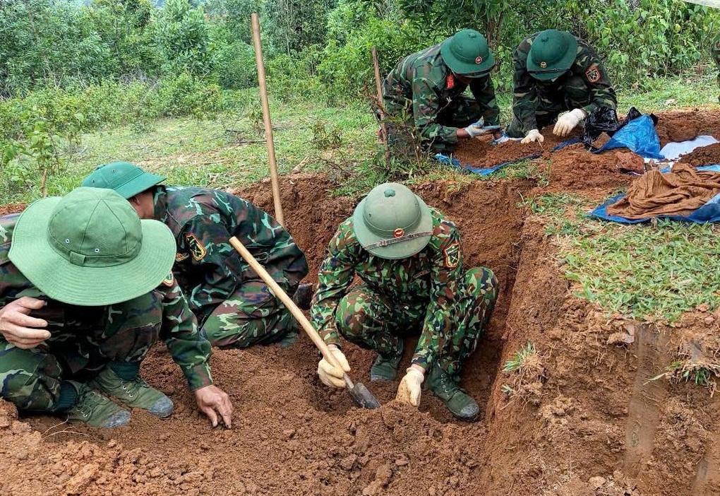 Phát hiện thêm hài cốt liệt sỹ kèm di vật có ký hiệu tại dự án điện gió - 2 Phát hiện thêm hài cốt liệt sỹ kèm di vật có ký hiệu tại dự án điện gió - 2