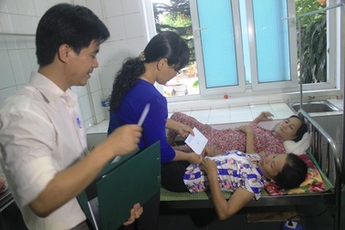 Hơn 60 người nhập viện cấp cứu sau ăn bánh ướt Tết Đoan Ngọ