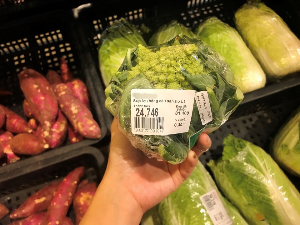 Chị em nội trợ “kêu trời’ vì giá rau xanh tăng chóng mặt - 5 Chị em nội trợ “kêu trời’ vì giá rau xanh tăng chóng mặt - 5