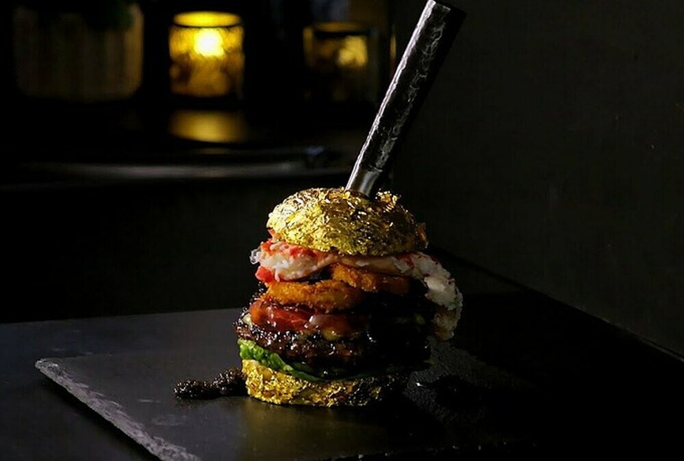 Có gì bên trong chiếc bánh burger đắt nhất thế giới giá hơn 132 triệu đồng? - 1 Có gì bên trong chiếc bánh burger đắt nhất thế giới giá hơn 132 triệu đồng? - 1