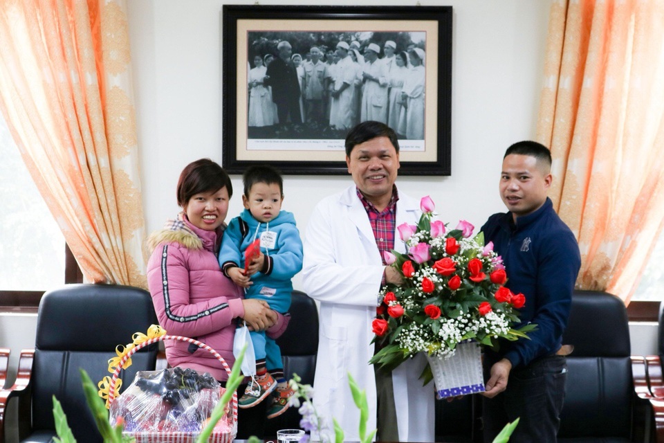 Người mẹ ung thư khao khát Bình An sẽ trở thành một chiến sĩ áo trắng - 4 Người mẹ ung thư khao khát Bình An sẽ trở thành một chiến sĩ áo trắng - 4