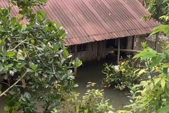 Phát hiện thi thể hai mẹ con trong ngôi nhà ngập nước