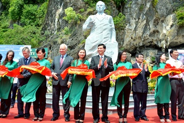 Khánh thành tượng đài anh hùng vũ trụ Ghéc-man Ti-Tốp trên Vịnh Hạ Long