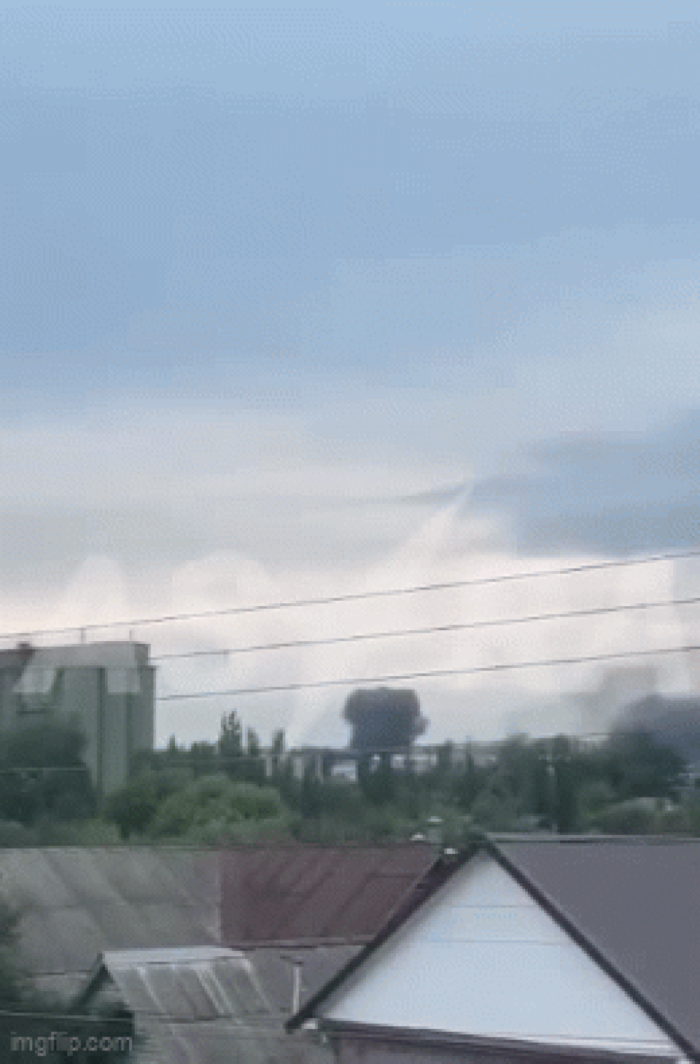 Ukraine tập kích căn cứ Su-34 và MiG-31 của Nga, gây cháy nổ dữ dội - 2 Ukraine tập kích căn cứ Su-34 và MiG-31 của Nga, gây cháy nổ dữ dội - 2