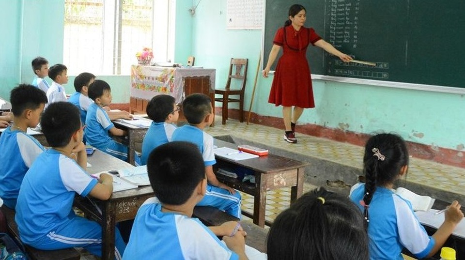 Tìm hướng giải quyết tình trạng thiếu nhân viên trường học - 1 Tìm hướng giải quyết tình trạng thiếu nhân viên trường học - 1
