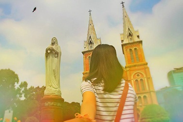 Ngỡ ngàng 9X khoe ảnh "Nắm tay em đi khắp Sài Gòn"