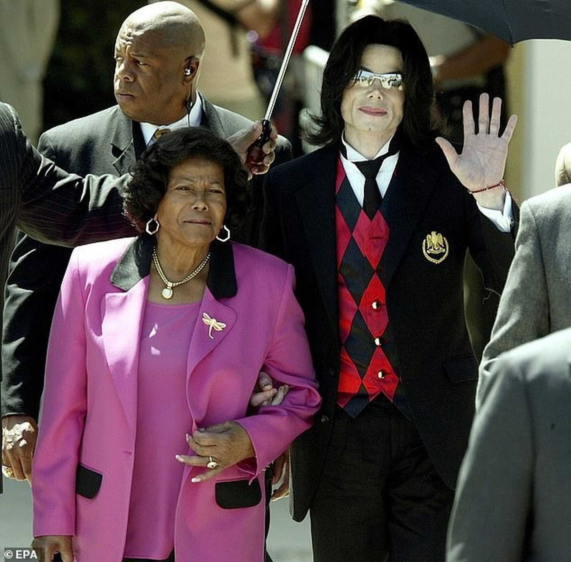 King of pop Michael Jackson's children suffer because... rich - 1