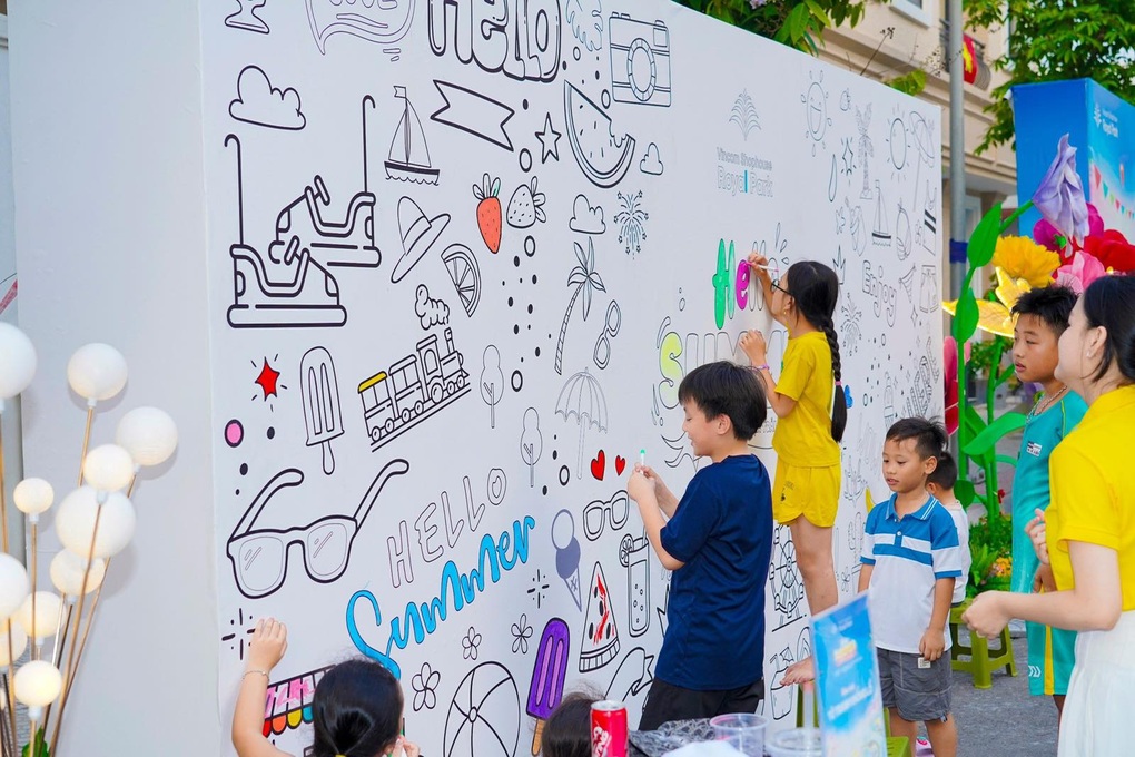 Ngập tràn sắc hè miền nhiệt đới tại Hello Summer Vincom Shophouse Royal Park - 4 Ngập tràn sắc hè miền nhiệt đới tại Hello Summer Vincom Shophouse Royal Park - 4