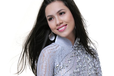 Á hậu Hoàng My duyên dáng áo dài