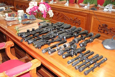 Bắt giám đốc tàng trữ trái phép hàng chục khẩu súng, hàng ngàn viên đạn