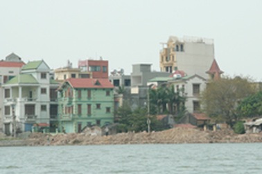 Hồ Tây: Nguy cơ “ung thư” cận kề