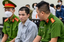 Lời khai lạnh người của kẻ "không nhớ rõ số đinh đóng vào đầu bé gái"