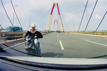 Khởi tố thanh niên say xỉn chạy xe ngược chiều trên cầu Nhật Tân
